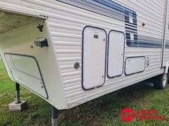 1993  NU-WA  Hitchhiker  Camper Trailer - 30FT