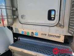 2014  Kenworth  W900  Semi Truck