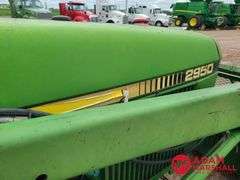 1984  John Deere  2950  Tractor w/Loader