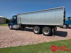 1999  International  9400  Straight Truck
