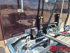 2015  Peterbilt  389  Semi Truck