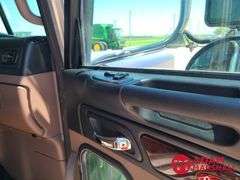 2014  Peterbilt  389  Semi Truck