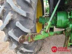 1984  John Deere  2950  Tractor w/Loader