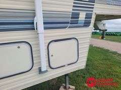 1993  NU-WA  Hitchhiker  Camper Trailer - 30FT
