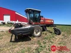 2005  Hesston  9240  Swather