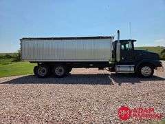 1999  International  9400  Straight Truck