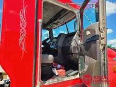 2011  Kenworth  T800  Semi Truck
