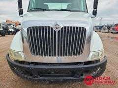2005  International Harvester  8000  Semi Truck