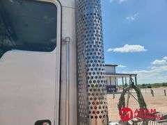 2014  Kenworth  W900  Semi Truck