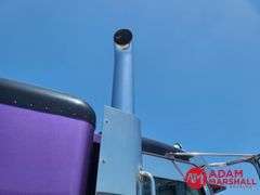 2014  Peterbilt  389  Semi Truck