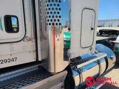 2016  Kenworth  T880  Semi Truck