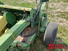 John Deere  Pull Type Silage Chopper