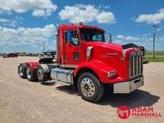 2011  Kenworth  T800  Semi Truck