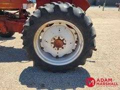 International Harvester  424  Utility Tractor
