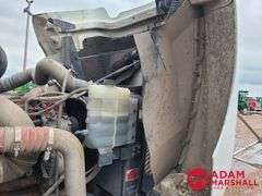 2004  International  9400t  Semi Truck