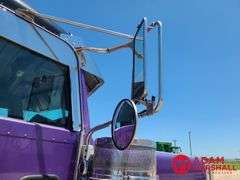 2014  Peterbilt  389  Semi Truck