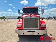 2011  Kenworth  T800  Semi Truck