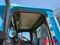 1993  International  Eagle 9300  Straight Truck
