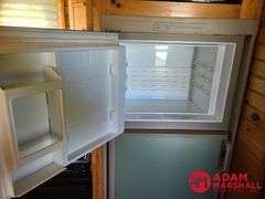 1998  Sundowner  4-Horse Trailer w/ Living Quarters  - 34FT