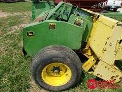 John Deere  Pull Type Silage Chopper