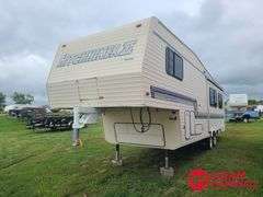 1993  NU-WA  Hitchhiker  Camper Trailer - 30FT