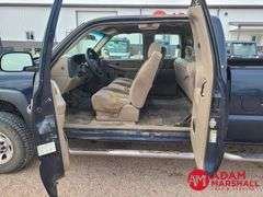 2005  Chevrolet  Silverado 2500  Pickup - Gasoline
