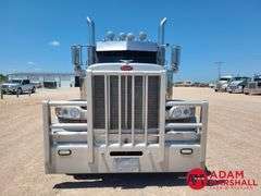 2014  Peterbilt  389  Semi Truck