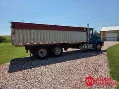 1993  International  Eagle 9300  Straight Truck