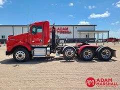 2011  Kenworth  T800  Semi Truck