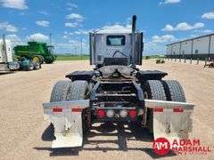 2016  Kenworth  T680  Semi Truck
