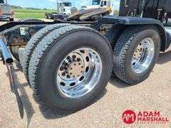 2015  Peterbilt  389  Semi Truck