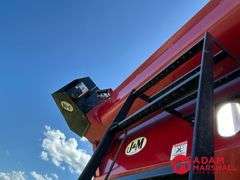 2011  J & M  875-18   Grain Cart