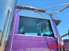 2014  Peterbilt  389  Semi Truck