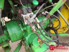 1984  John Deere  2950  Tractor w/Loader