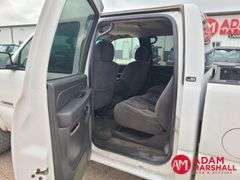 2004  Chevrolet  Silverado 3500  Pickup - Gasoline