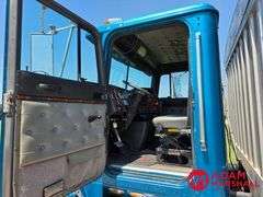 1993  International  Eagle 9300  Straight Truck