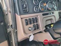2015  Peterbilt  389  Semi Truck