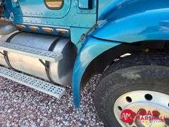 1993  International  Eagle 9300  Straight Truck