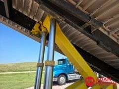 1999  International  9400  Straight Truck