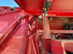 2013  New Holland  BR7090  Specialty Crop Baler