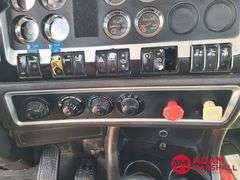 2011  Kenworth  T800  Semi Truck