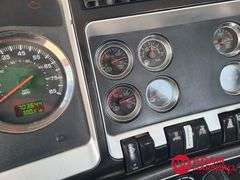 2014  Kenworth  W900  Semi Truck