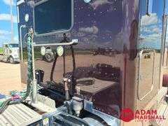 2015  Peterbilt  389  Semi Truck