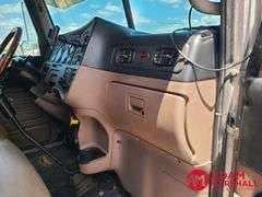 2015  Peterbilt  389  Semi Truck