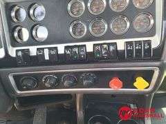2014  Kenworth  W900  Semi Truck
