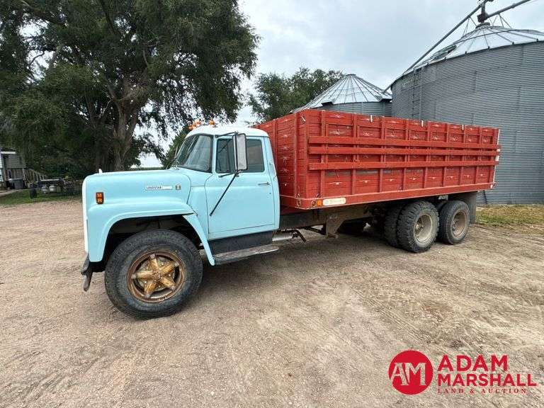 1975  International  Loadstar 1600   Grain Truck - Gasoline