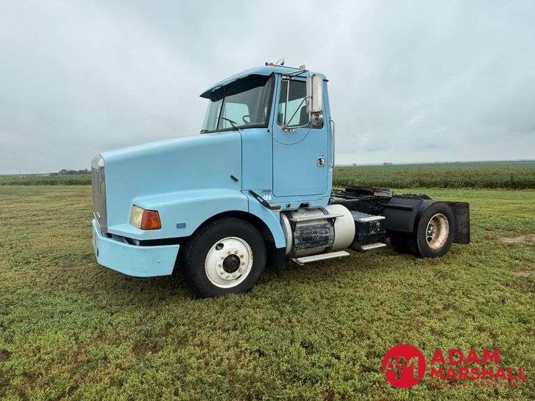 1989  Volvo White GMC  WG42T  Semi Truck