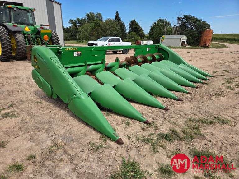 2010  John Deere  608C  Corn Head - 8R30