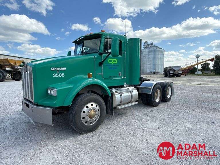 2005 Kenworth T800 Semi Truck
