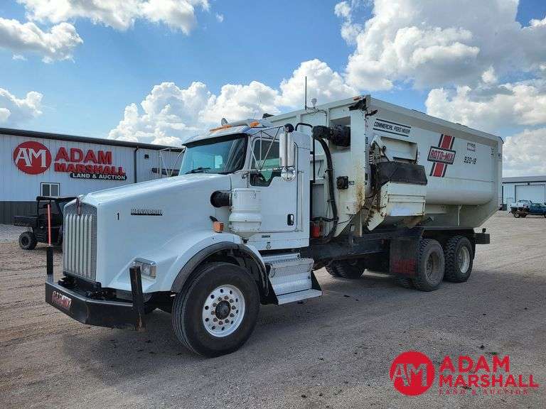 2019  Kenworth  T8 Series  Feed Truck w/Roto Mix 920-18